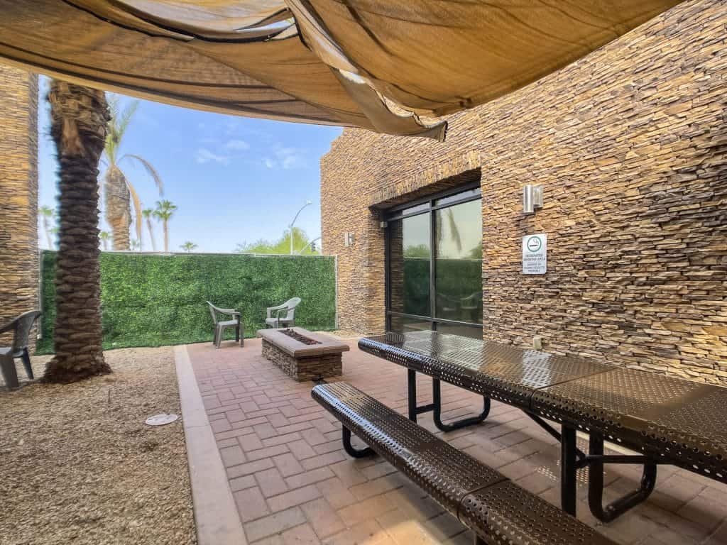 outdoor ppatio at recovery center