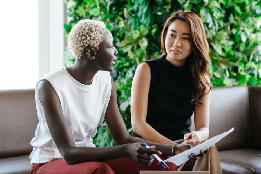 woman-asking-therapist-questions