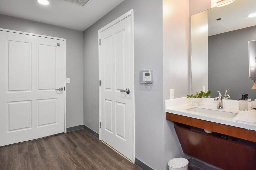  Virtue Recovery Houston Addiction Treatment Center Bathroom