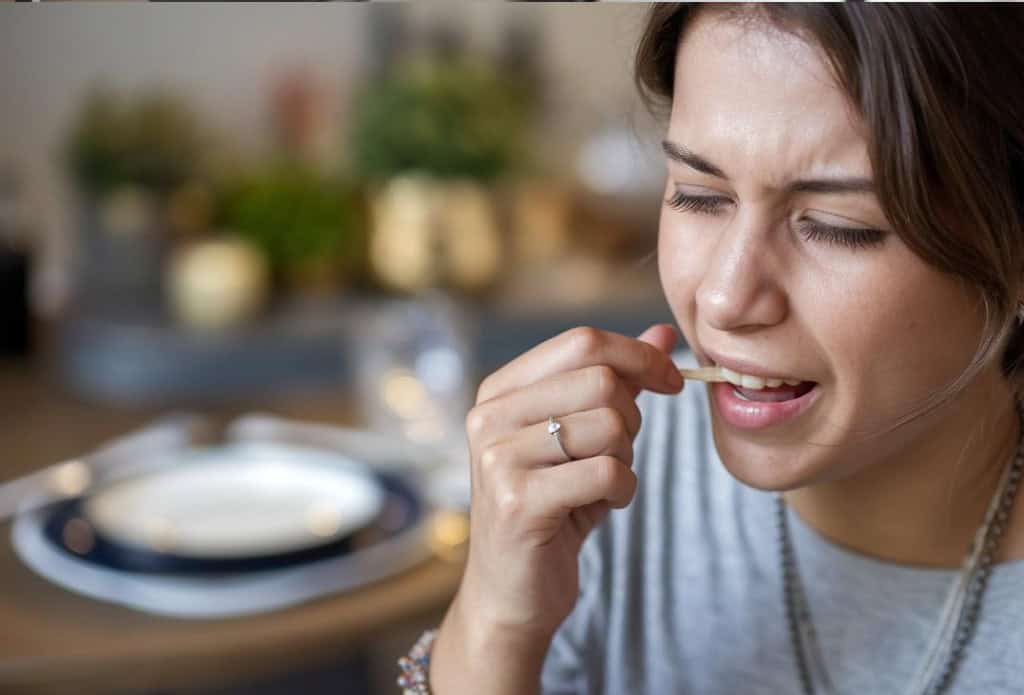  Young woman with runimation disorder putting something in her mouth - Virtue Recovery