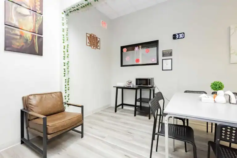 2585 Montessouri-5