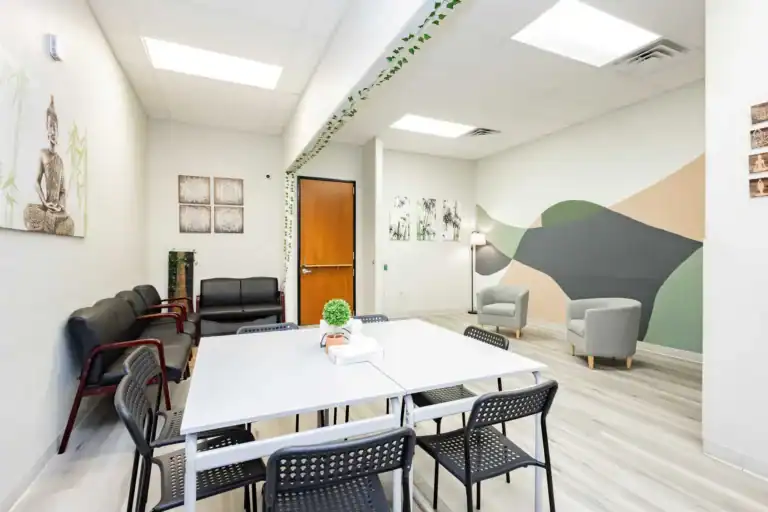 2585 Montessouri-6